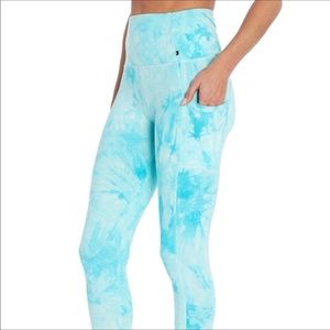💕Marika Blue Marbled Cyndi Pocket Leggings💕